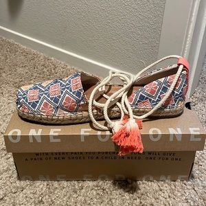 Tom’s Katalina natural geo embroidered woven shoe.